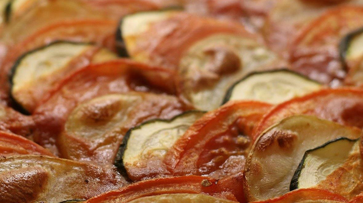 COURGETTE, TOMATO AND POTATO CHILLI BAKE - DISHONOR
