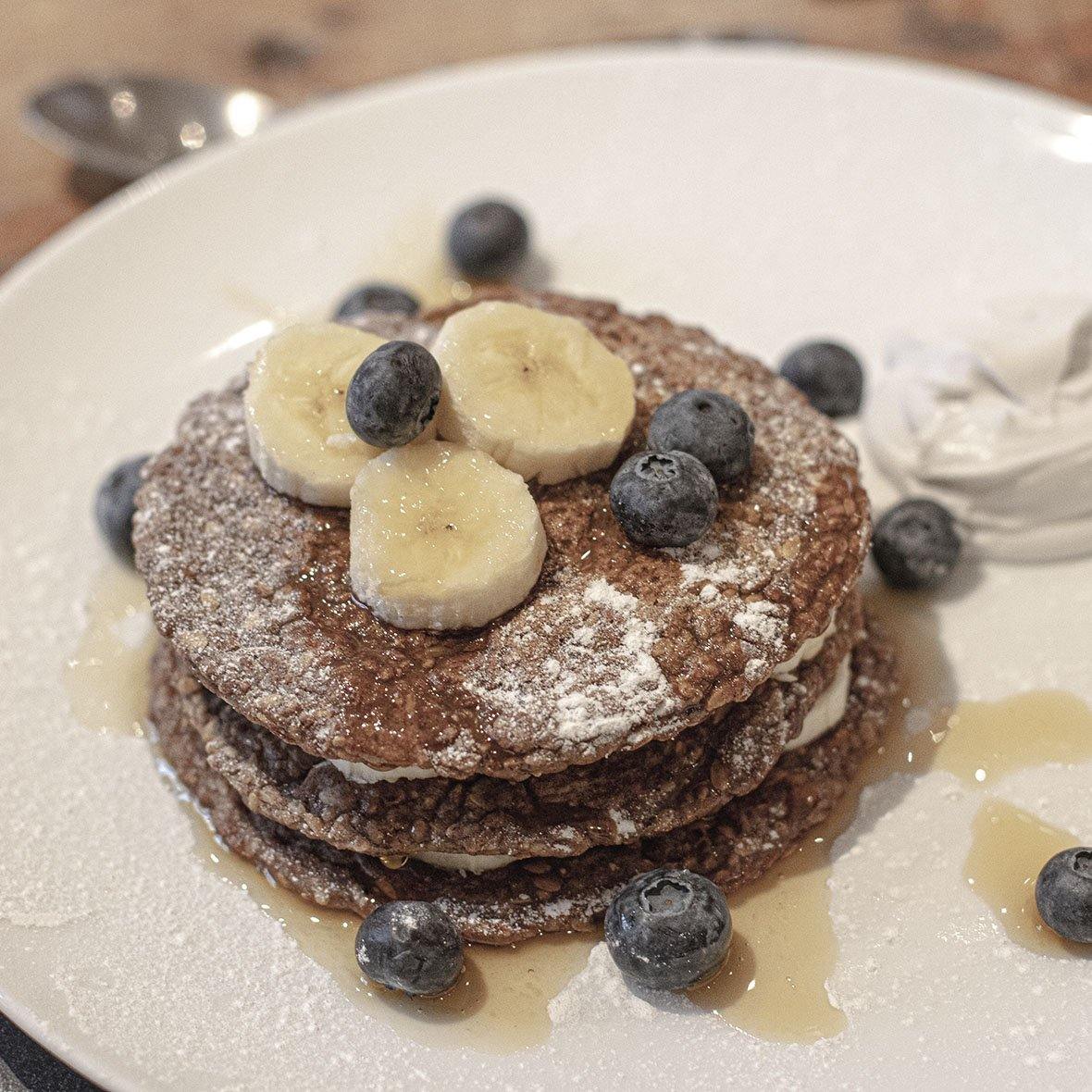 Banana & Cinnamon Vegan Pancakes - DISHONOR